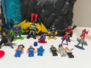 lot 164 image: Fisher-Price Imaginext DC Super Friends Batman w Figures & Accessories