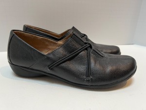 lot 203 image: NATURALIZER Black Leather Comfort Shoes Ladies Size 9