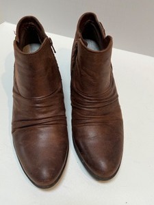 lot 205 image: Clarks Cloudsteppers Brown Scrunched Leather BOOTS BOOTIES Ladies Sz 9 M
