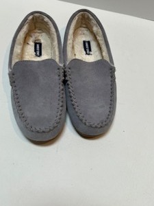 lot 201 image: LANDS END Suede Shearling Slippers Gray Ladies Size 9M