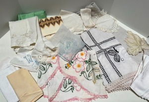 lot 233 image: Lot of Vintage Linens Hand Crocheted & Appliqued