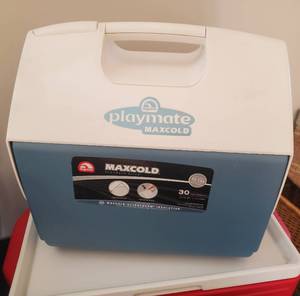 lot 247 image: 2 Coolers Igloo Wheelie and Playmate