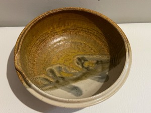 lot 374 image: Vintage Studio Art Pottery Pour Batter Bowl Artist Signed