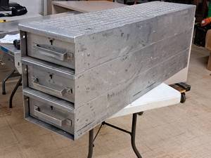 lot 255 image: Diamondplate TopMetal Storage Cabinet 3-drawer