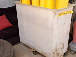 lot 262 image: Plastic Tote