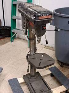 lot 251 image: Dayton Tradesman 5-speed 12 Bench Top Drill Press 3Z993A