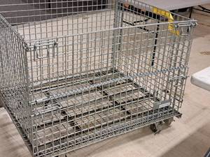 lot 335 image: Metal Rolling Crate