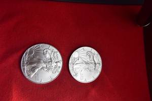 Lot of (1)                           1 TROY OUNCE 2018 SILVER EAGLES