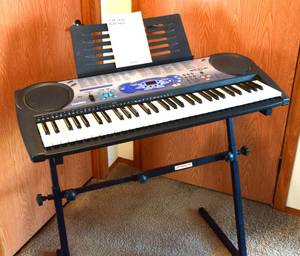 Musical Equipment - CASIO LK40 PORTABLE LIGHTED 61-KEY KEYBOARD