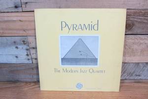 lot 23 image: Pyramid - The Modern Jazz Quartet - Vinyl Record - 1960
