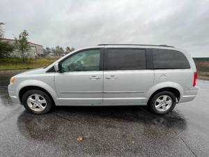 2009 Chrysler Town AND Country Touring - 2 OWNERS