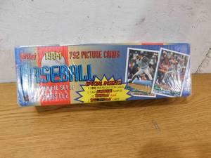 lot 288 image: 1994 Topps Baseball Factory Sealed Set