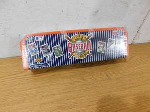 lot 289 image: 1992 Upper Deck Baseball Factory Sealed Set