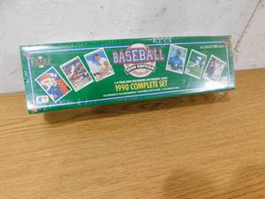 lot 290 image: 1990 Upper Deck Baseball Factory Sealed Set