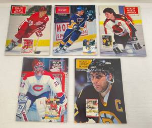 lot 19 image: Beckett Hockey Monthly Magazines