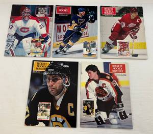 lot 21 image: Beckett Hockey Monthly Magazines