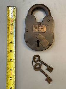 San Quentin Death Row Padlock w 2 Working Keys