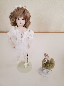 lot 14 image: Vintage Collectible Porcelain Dresden() Germany Ballerina Ballet Lace Girl Figurine Doll