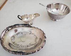 lot 15 image: Antique Vintage Collectible Silver Serving Dishes Sauce Gravy Boat, Handled Tray Basket, National Silver Co Rose & Leaf Pie Cake Knife Server, Fruit Salad Bowl