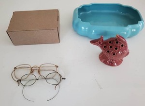 lot 21 image: Vintage Collectible ROSEMEADE Pottery Fish Flower Frog, Rich Turquoise Shallow Bowl, Wire Eye Glasses