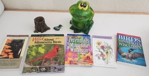 lot 30 image: Books Informational Minnesota Wisconsin Birds Flowers Frog DeCor Etc.