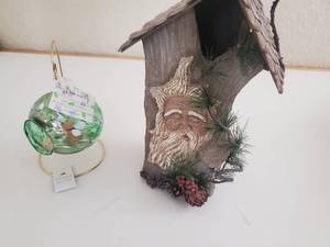 lot 32 image: Collectible Art Glass, Facial Birdhouse...