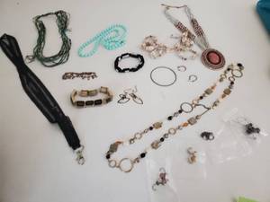 lot 54 image: Miscellaneous Costume Jewelry-Necklaces-Bracelets-Earrings