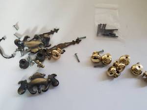 lot 88 image: Furniture Or Cabinet Pulls & Knobs