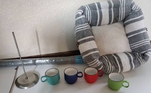 lot 99 image: 3  x  8--23 Gauge Wire-Galvanized For Durability-Black & White Frisco Dog & Cat Farmhouse Bed-Four Different Color Soup Cups