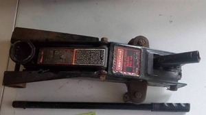 lot 100 image: Craftsman 2 14 Ton (4500lb) Hydraulic Floor Jack