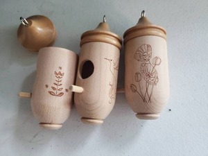 lot 101 image: Three Wooden Hummingbird Nesting Bird Houses