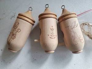 lot 103 image: Three Wooden Hummingbird Nesting Bird Houses