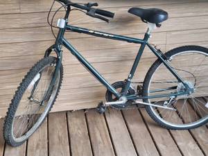 lot 112 image: Three Speed Bicycle With Bell Seat On It