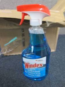 7- 32 oz Spray Bottles Windex- dama...