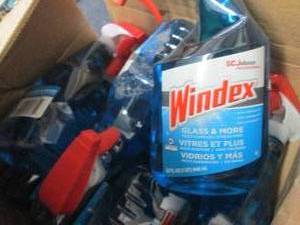7- 32 oz Spray Bottles Windex- dama...