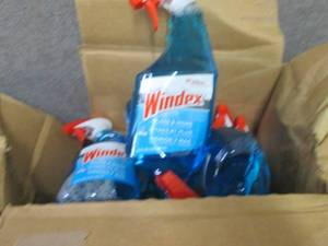 8- 32 oz Spray Bottles Windex- dama...