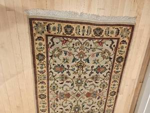 lot 21 image: Oriental Sarouk Rug