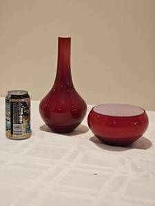 lot 25 image: Ruby Art Glass Vase & Bowl