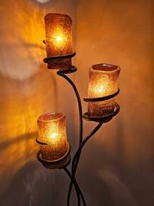 lot 16 image: Quoizel Amber Glass Shade Floor Lamp