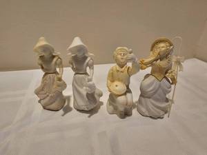 lot 62 image: Avon Perfume Figures