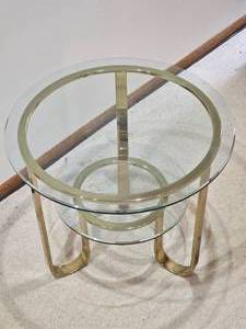 lot 42 image: Mid-Century Brass Tiered Side Table