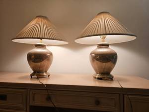 lot 46 image: Marbled Glaze Urn Table Lamps