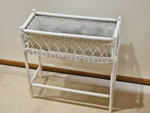 lot 48 image: Traditional Wicker Flower Box