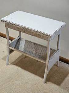 lot 49 image: Traditional Wicker Media Table
