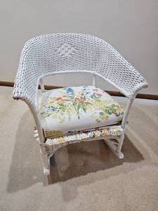 lot 50 image: Traditional Wicker Rocker