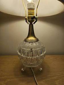 lot 74 image: Hollywood Regency Crytal Globe Lamp