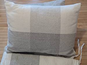 Bee and Willow Queen Size Duvet Cover and Pillow Cases