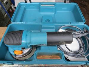 lot 10 image: Makita Rotary Sander - Model B06040