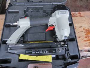 lot 13 image: Pprter Cable Finish Nailer - Model FN250B