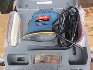 lot 15 image: Ryobi Corner Cat Sander - Model CFS1500